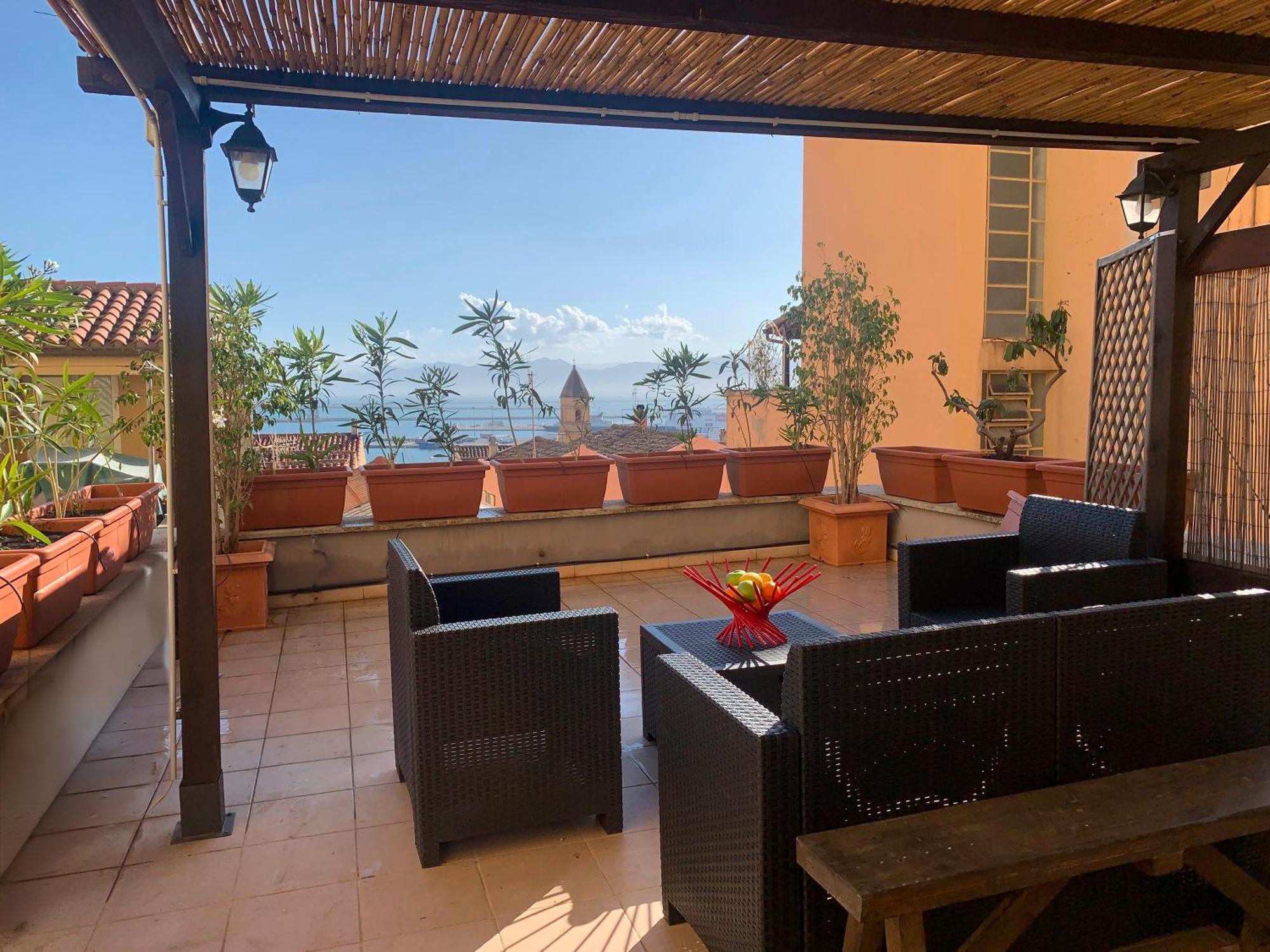 Oasi Urbana Con Terrazza E Vista Daire Cagliari Dış mekan fotoğraf